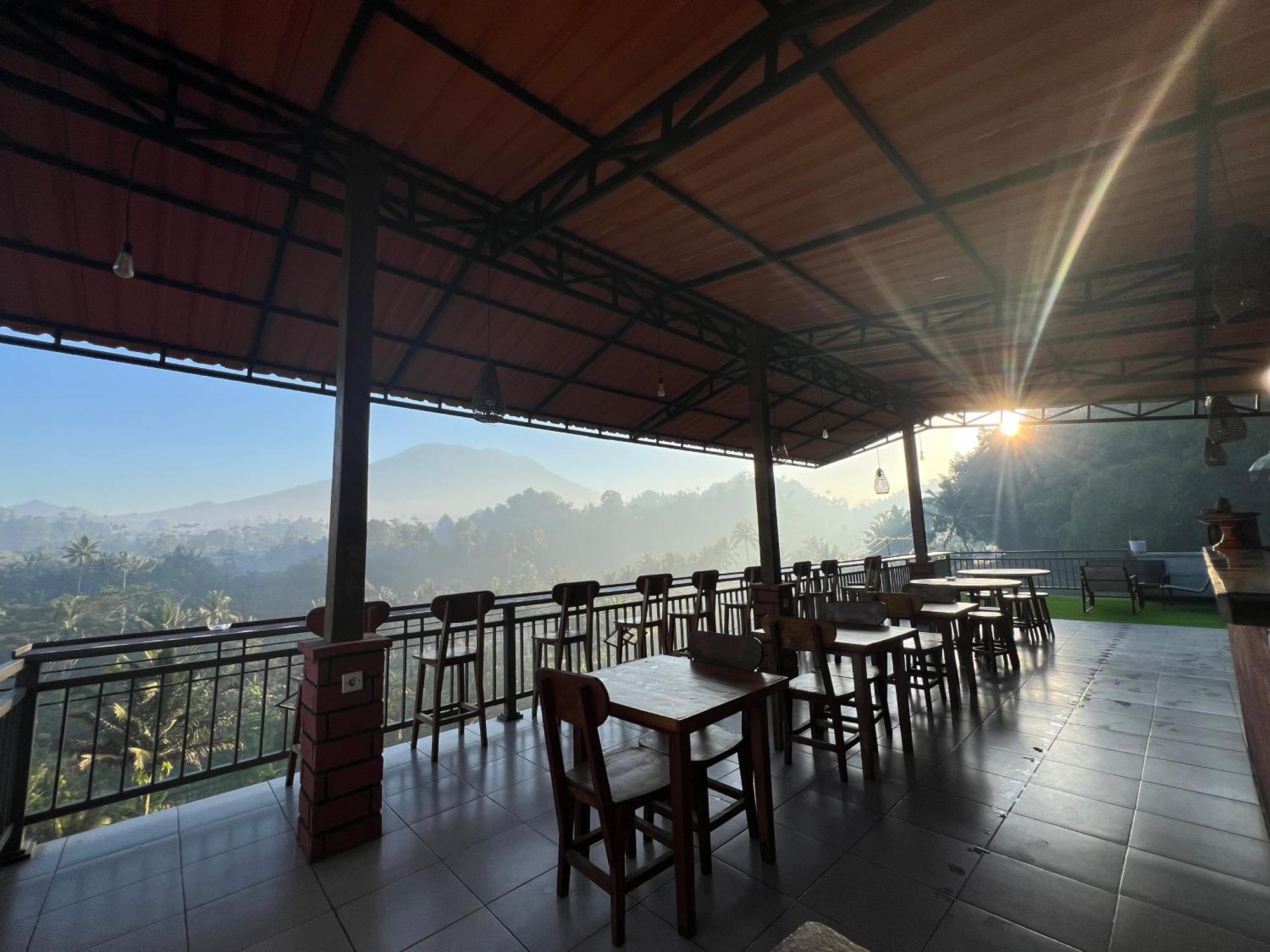 Bisbis House Iseh Village Selat Exterior foto